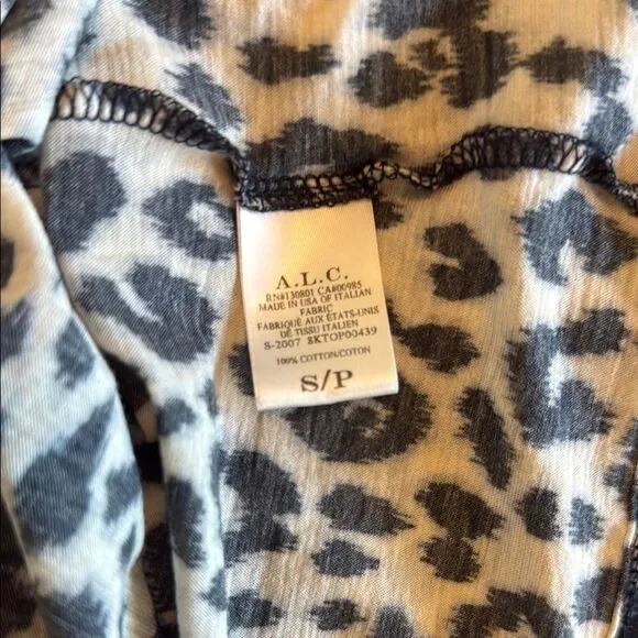 A.L.C. Women's  Leopard Print Short Sleeve Top slightly Cropped size Small - Picture 6 of 8